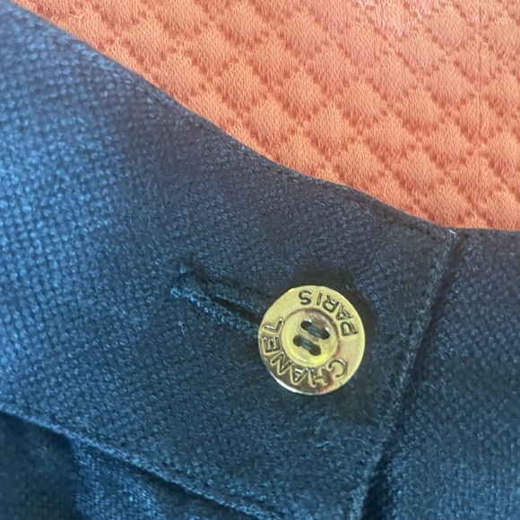 Vintage Black mini Chanel pleated skirt with gold buttons - Picture 3 of 7